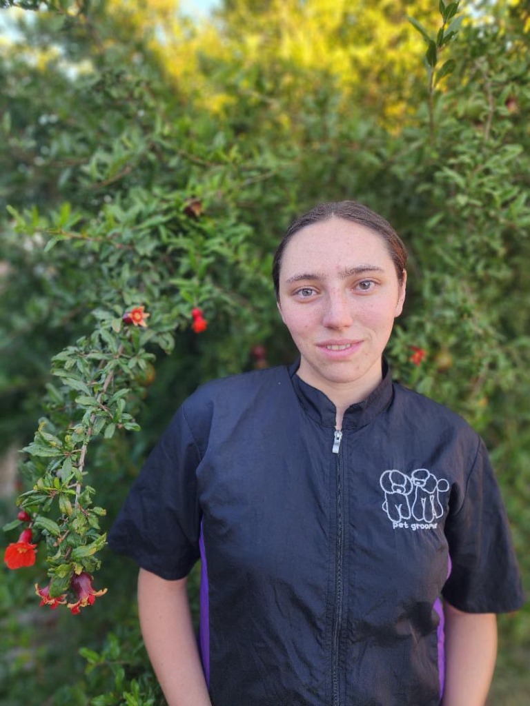 Raelyn Sawtelle, lead groomer of drop shed gorgeous in anza,